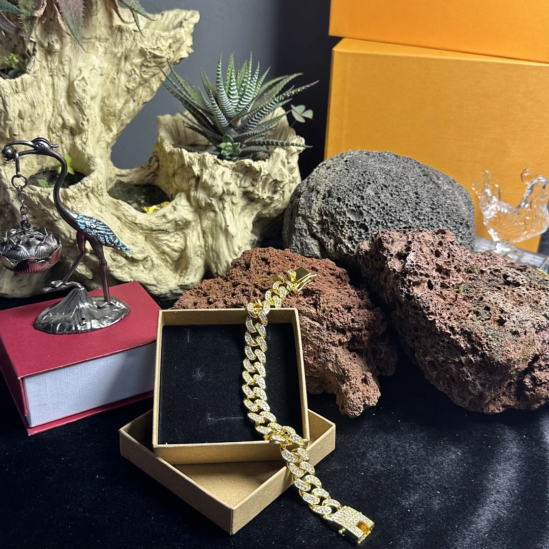 M408-精工手链（带礼盒多样性发一件）