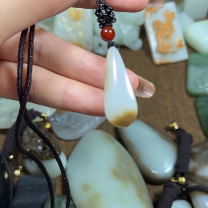 淮***北和田玉未镶嵌颈饰