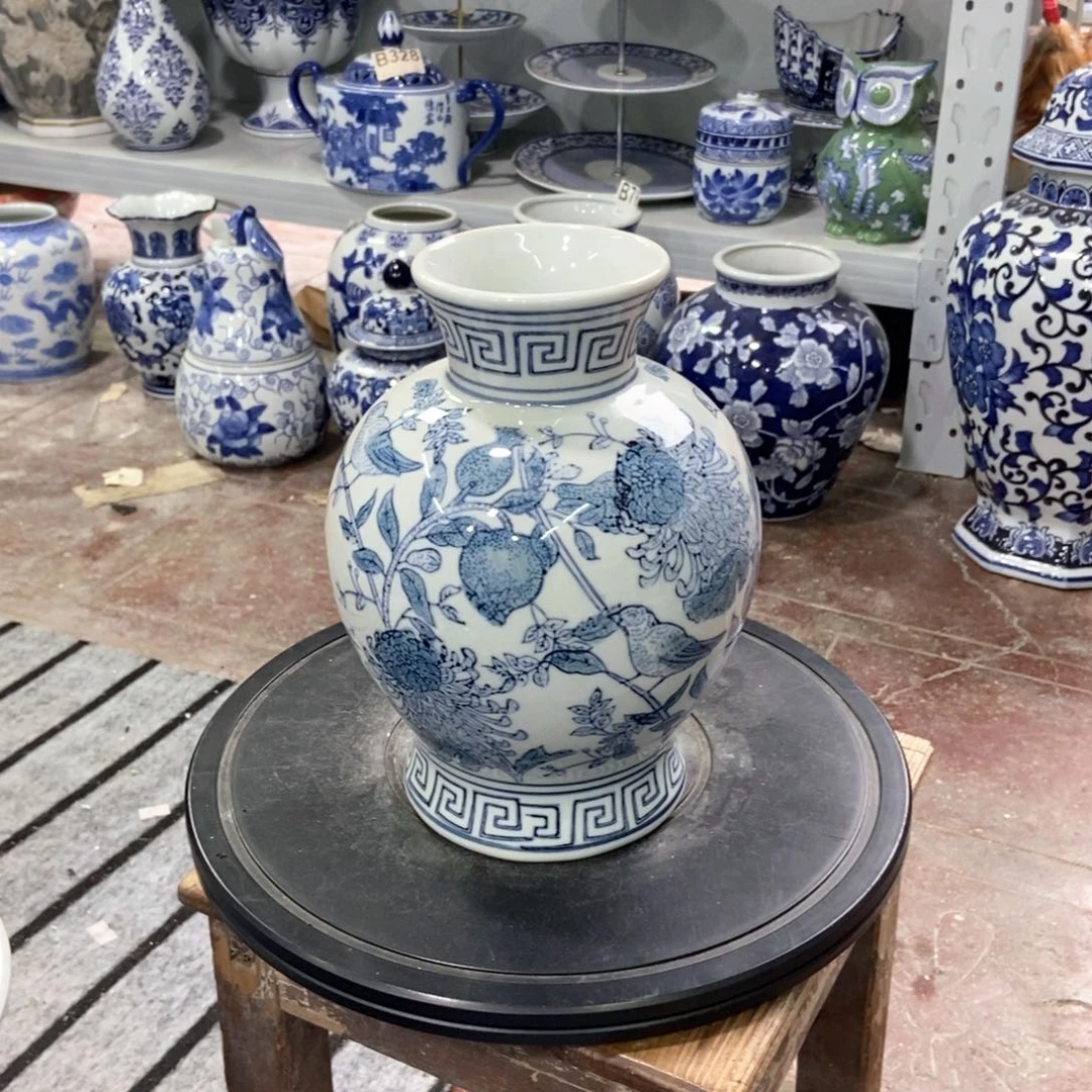 摆件花瓶手绘釉下彩