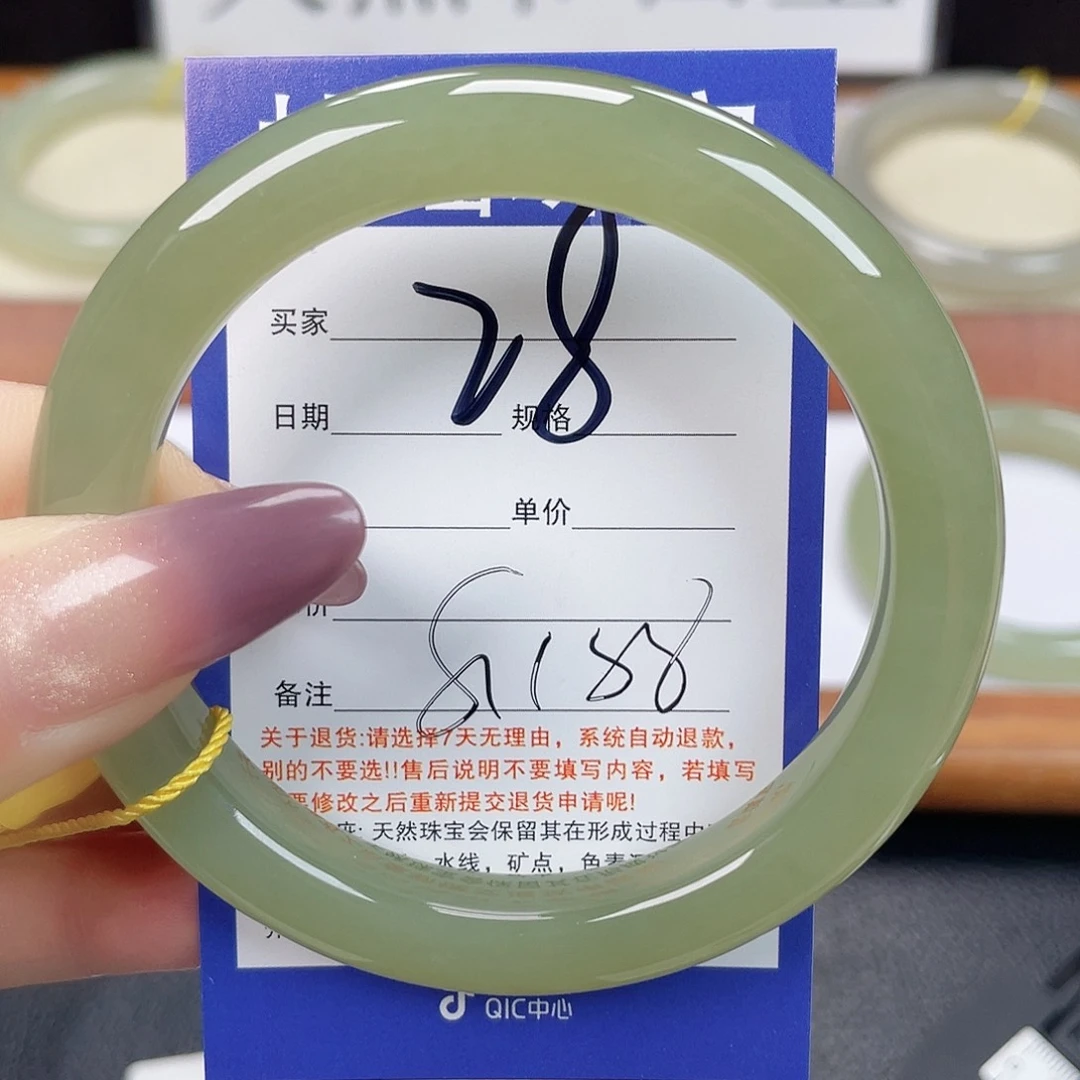 和田玉未镶嵌手镯