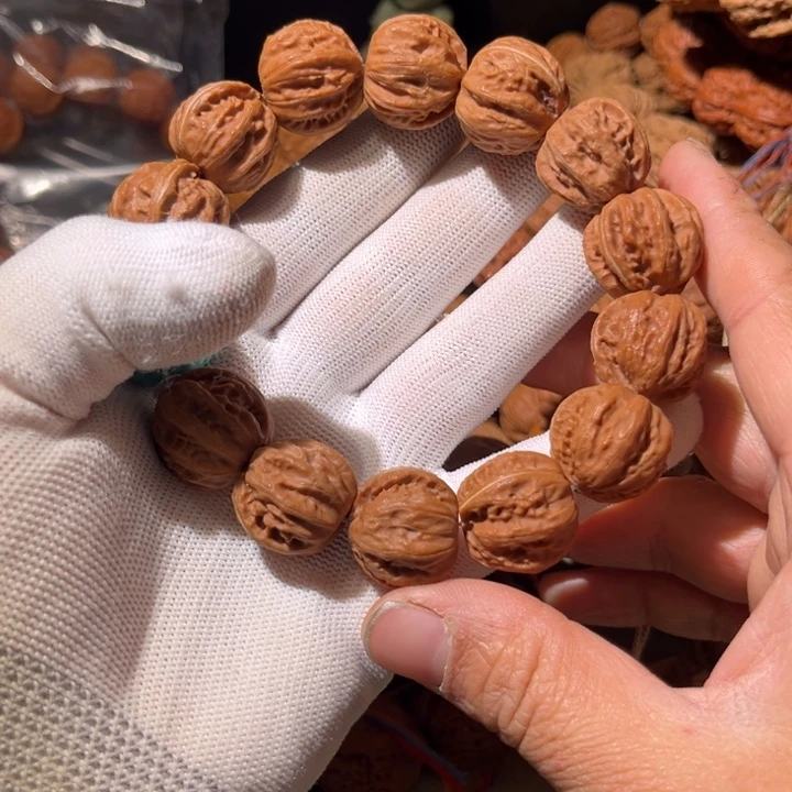手串文玩核桃…………43