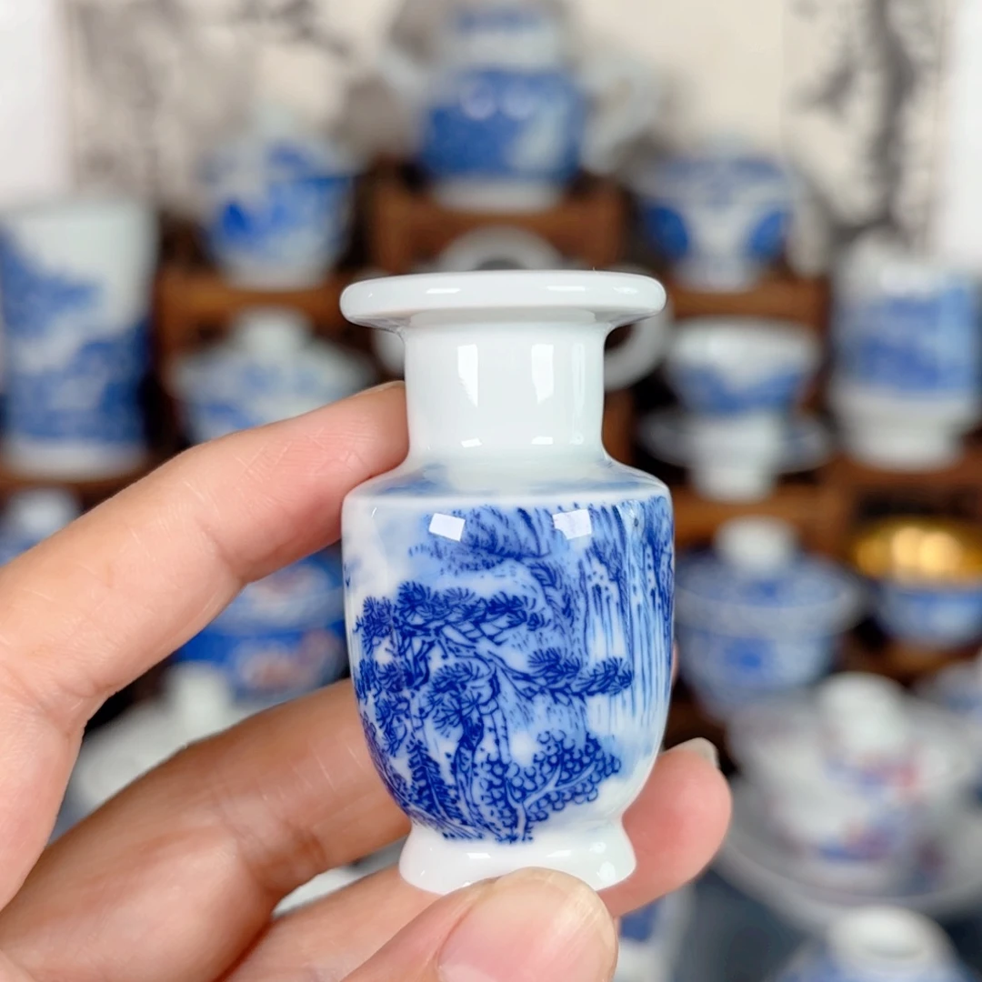 青花瓷器手绘作品陶瓷香插