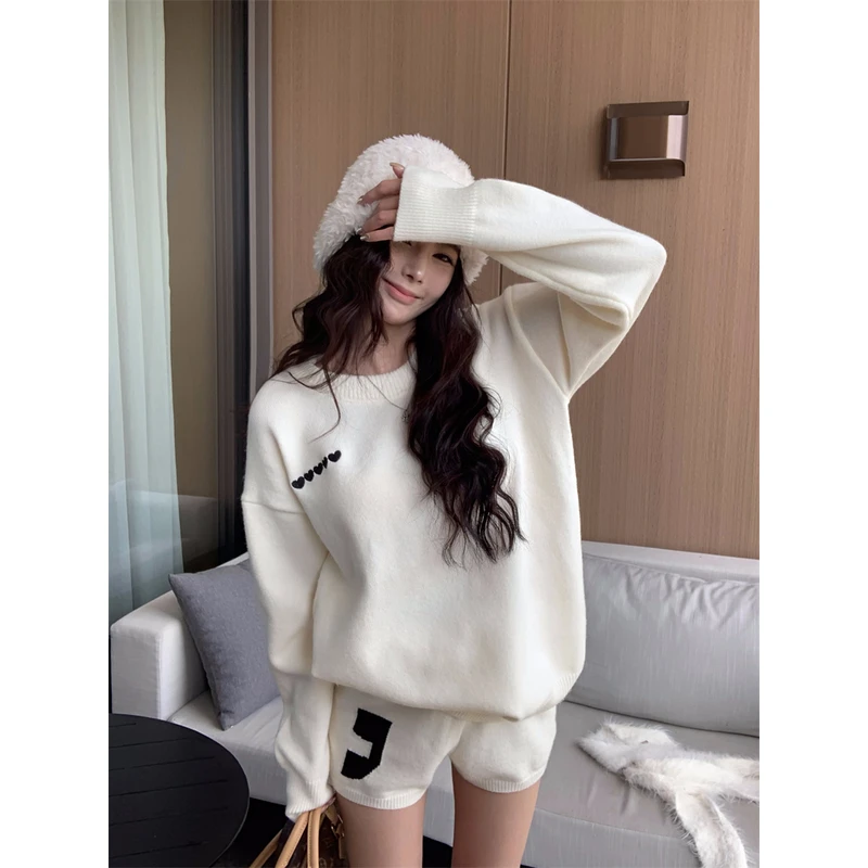 秋冬季慵懒风休闲提花奶白色毛衣长袖抽绳短裤时尚韩版两件套装女