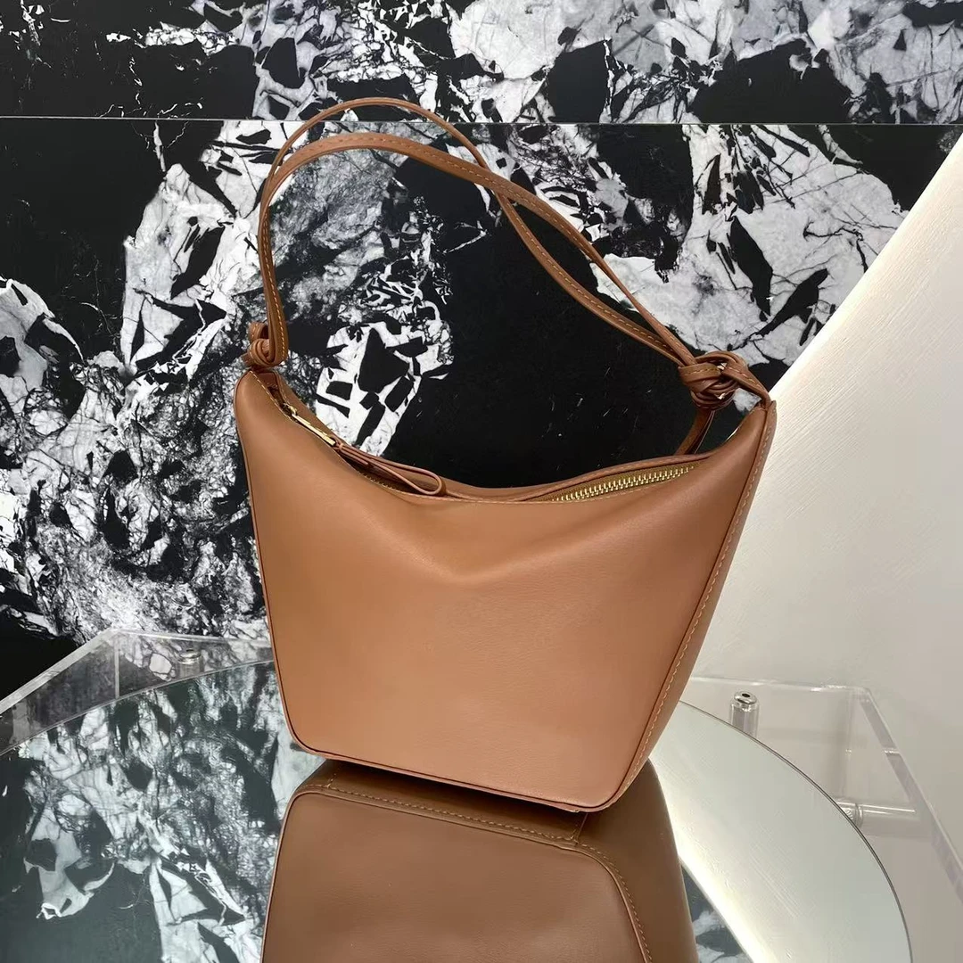 99新 LOEWE/罗意威 23年棕褐色牛皮迷你hobo手提包 斜挎包