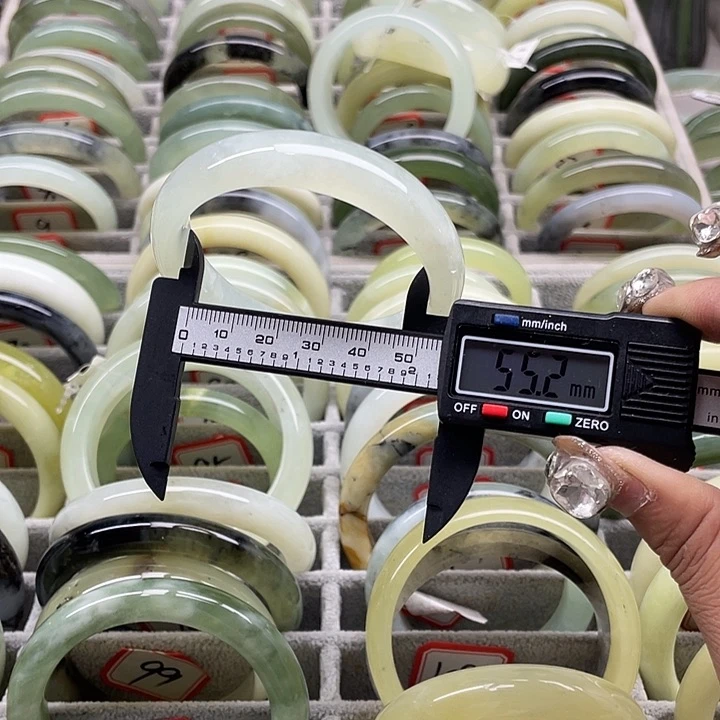 蛇纹石玉未镶嵌手镯103