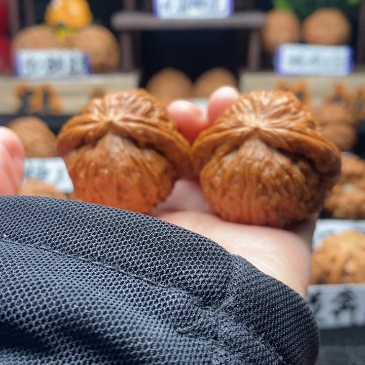 文玩核桃把件7****?球形闷白