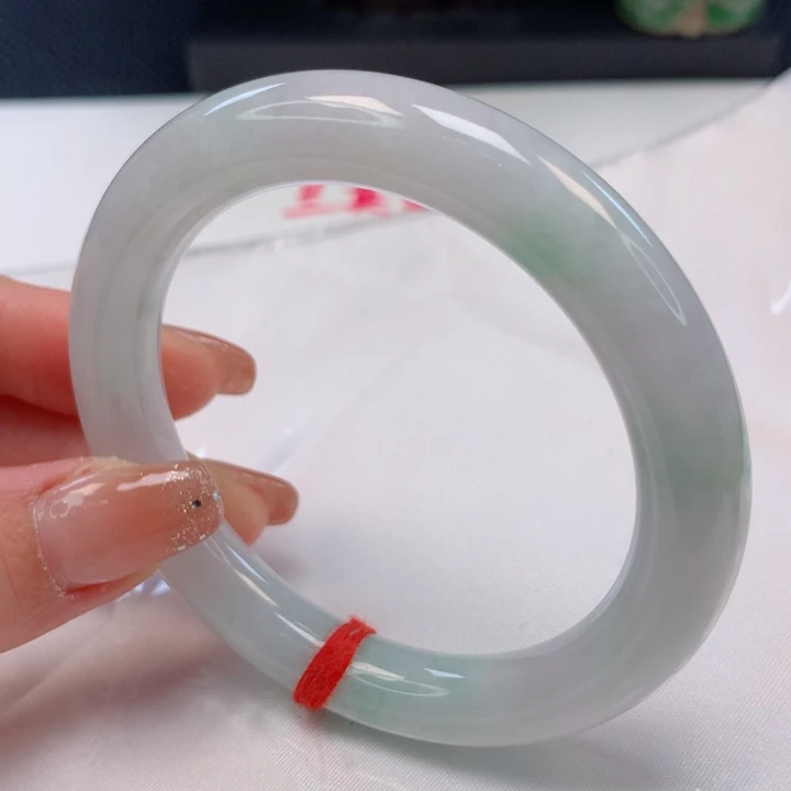 翡翠手镯（圆镯）未镶嵌57圈口