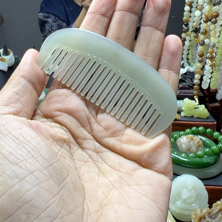 颈饰未镶嵌和田玉小**?