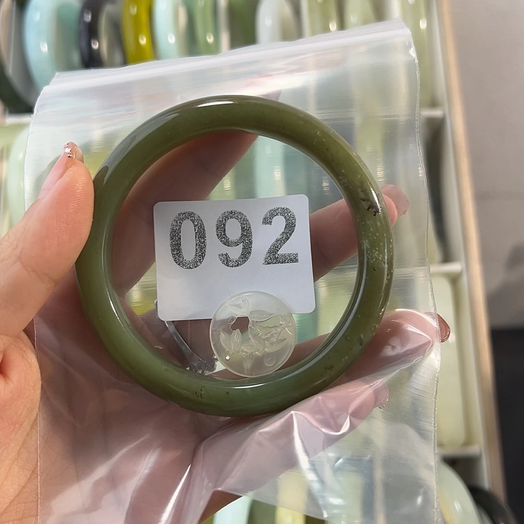 快***包蛇纹石玉未镶嵌手镯