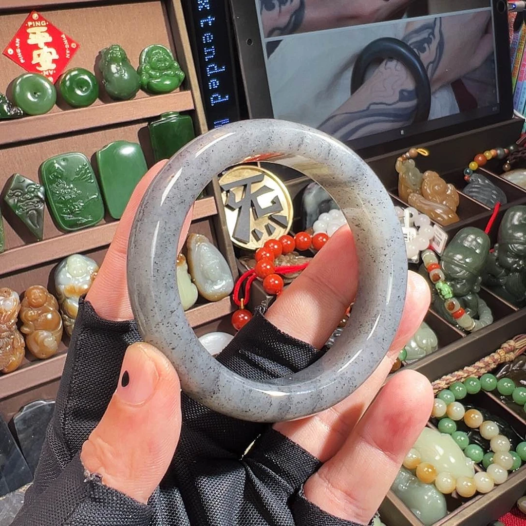 和田玉颈饰未镶嵌?****