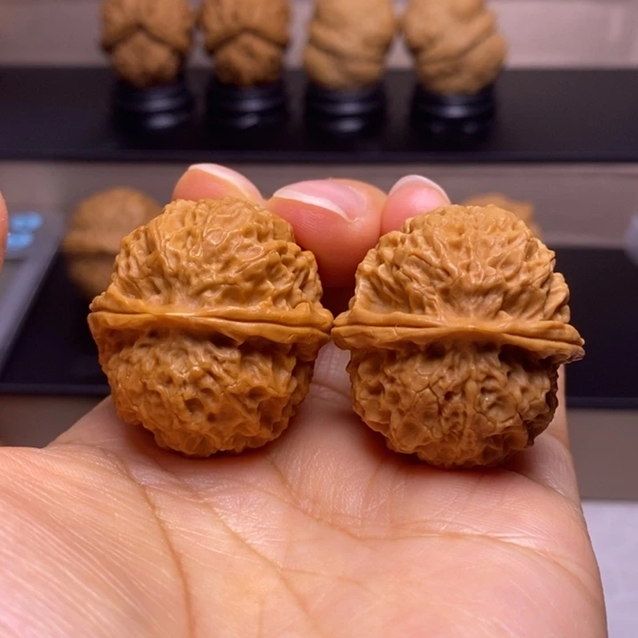 文玩核桃把件珊瑚绣球13