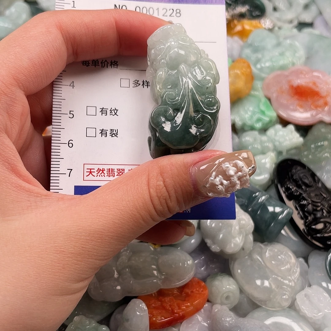 失***洁翡翠未镶嵌颈饰1228