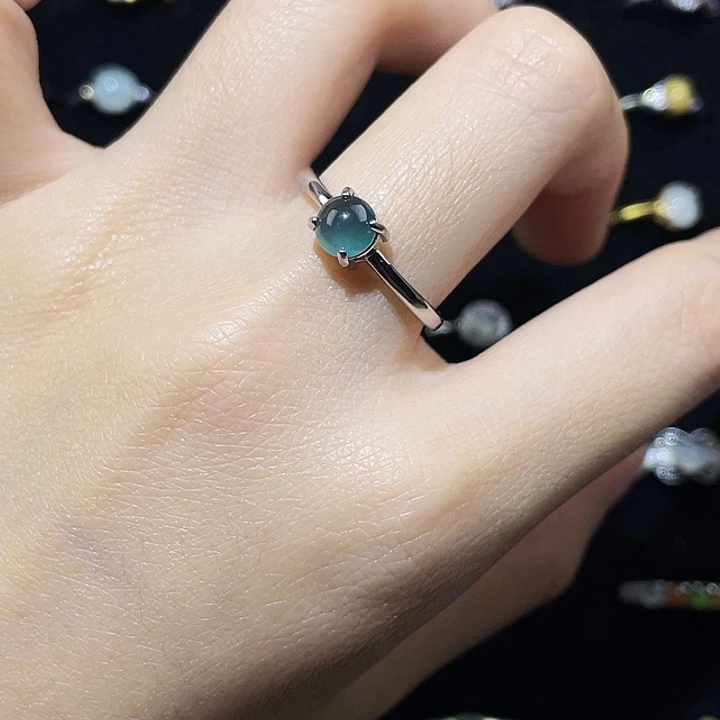 翡翠未镶嵌颈饰戒指