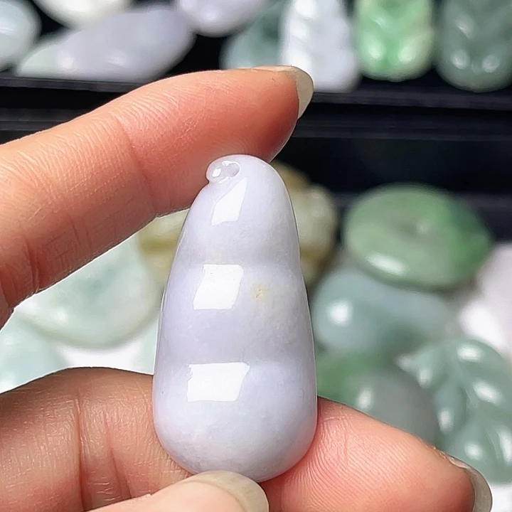 翡翠未镶嵌颈饰福豆