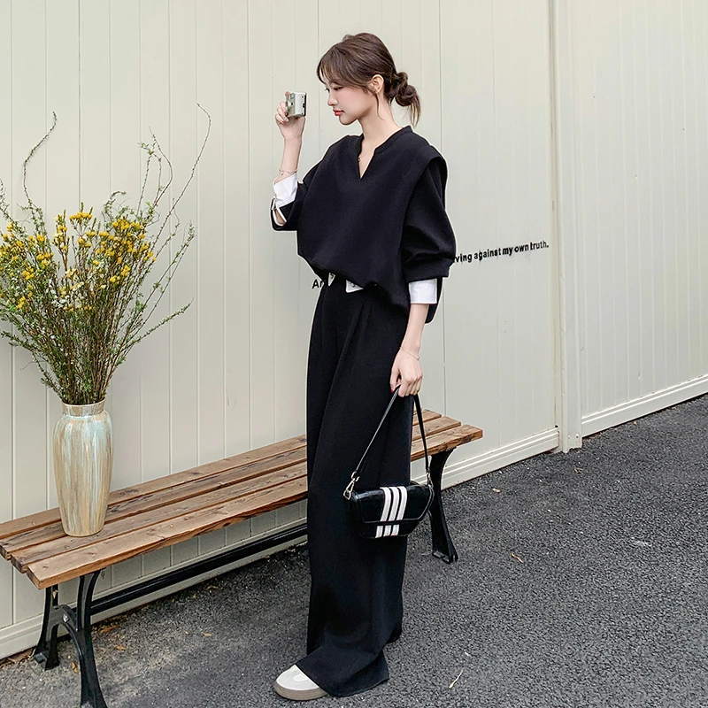 黑色清冷松弛感套装女2025秋季新款撞色拼接V领卫衣阔腿裤两件套