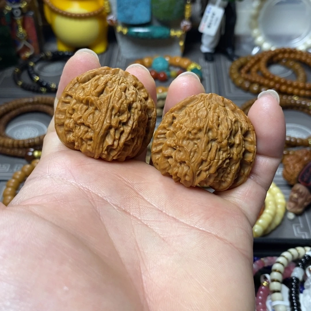 文玩核桃把件开播福利凹底三角白狮子