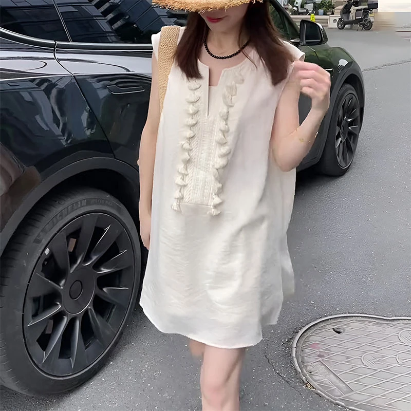 甜美气质独特无袖v领宽松连衣裙女2025新款夏季极简别致超火短裙