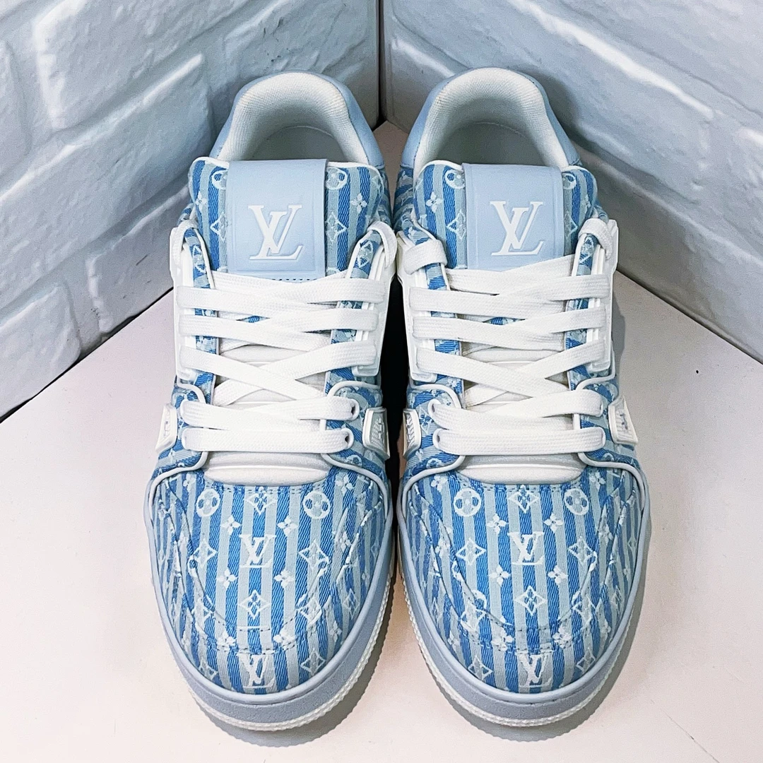 未使用 LouisVuitton/路易威登  trainer天蓝色欧码7码41码