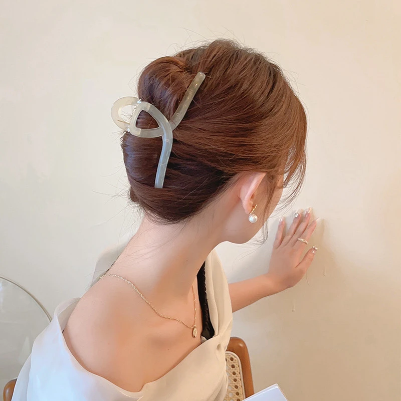 新款简约树脂发饰磨砂纯色高端合头饰钨交叉日韩风格鲨鱼夹黑色