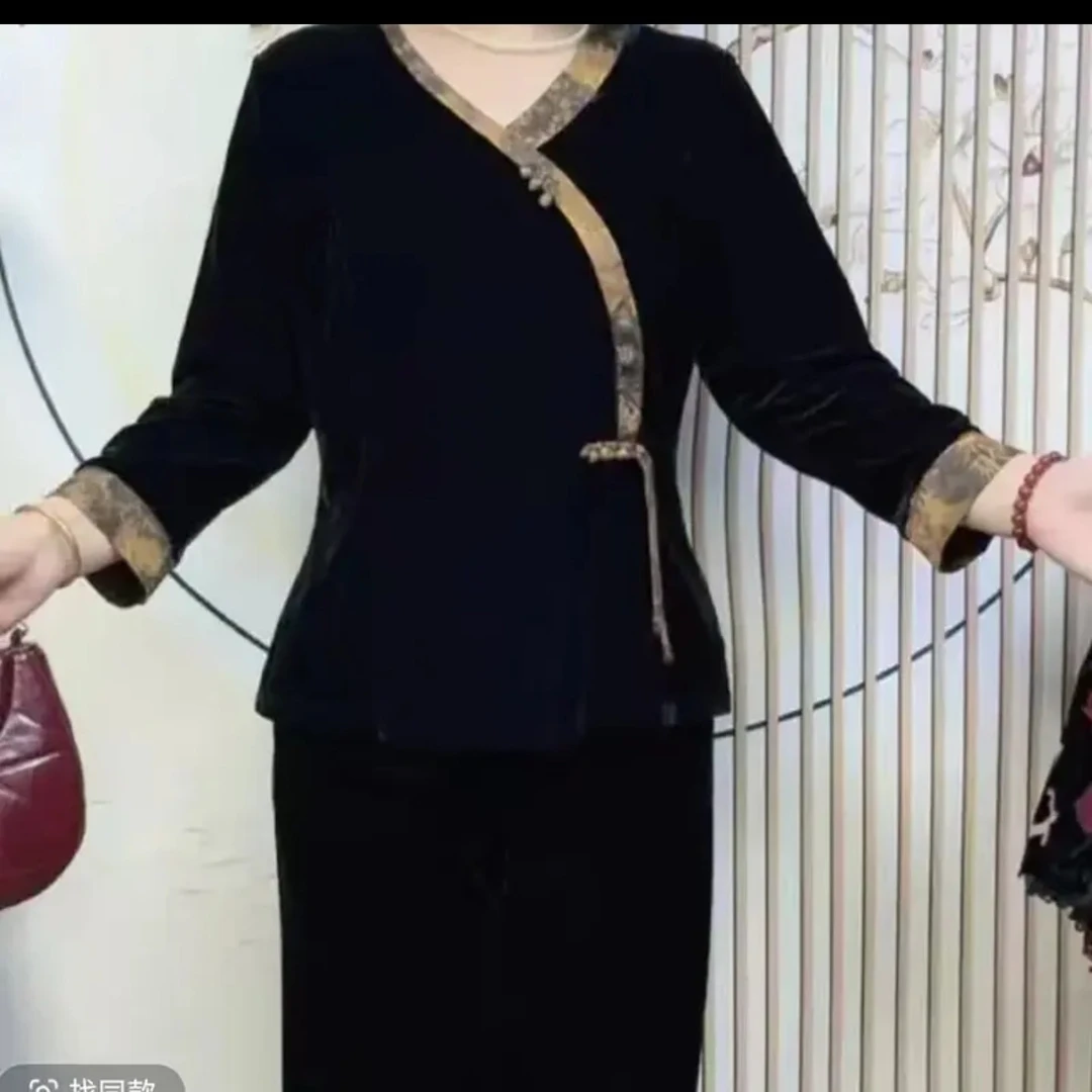 M8890国风V领盘扣金丝绒中老年妈妈上衣
