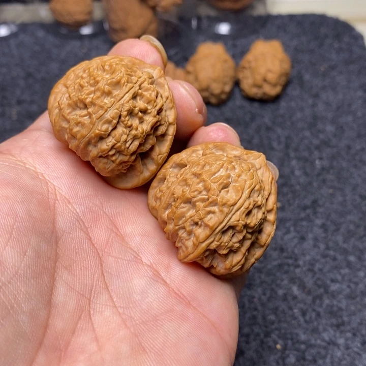 吊坠文玩核桃38三角白狮子