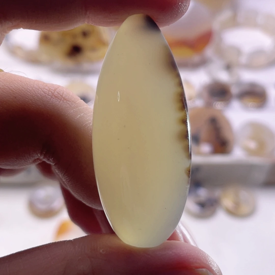 玛瑙/玉髓未镶嵌珠宝奇石