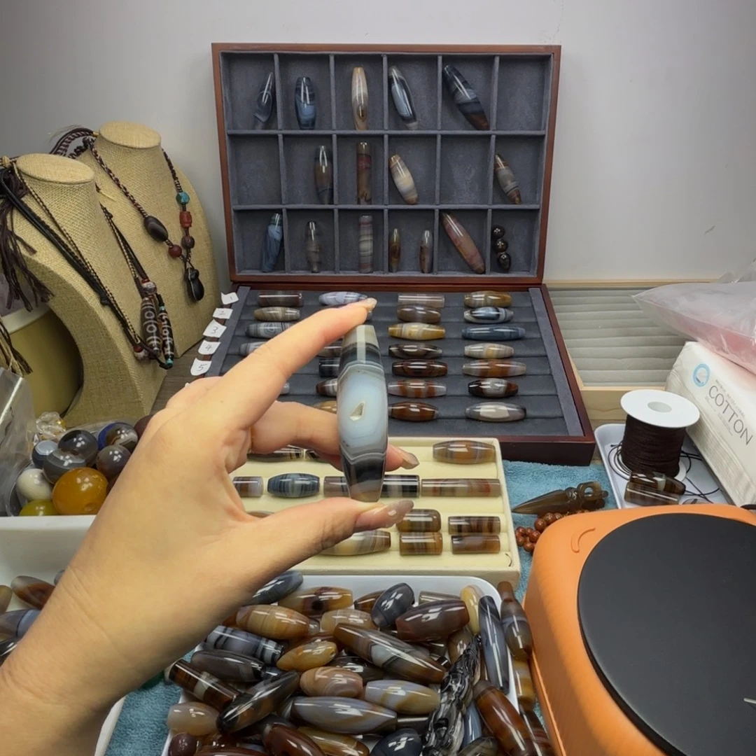 用***8玛瑙/玉髓未镶嵌颈饰