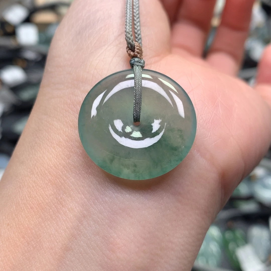 翡翠颈饰未镶嵌扣子