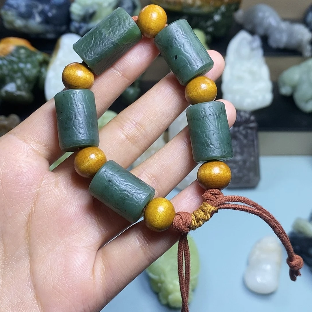 颈饰未镶嵌和田玉镜**月