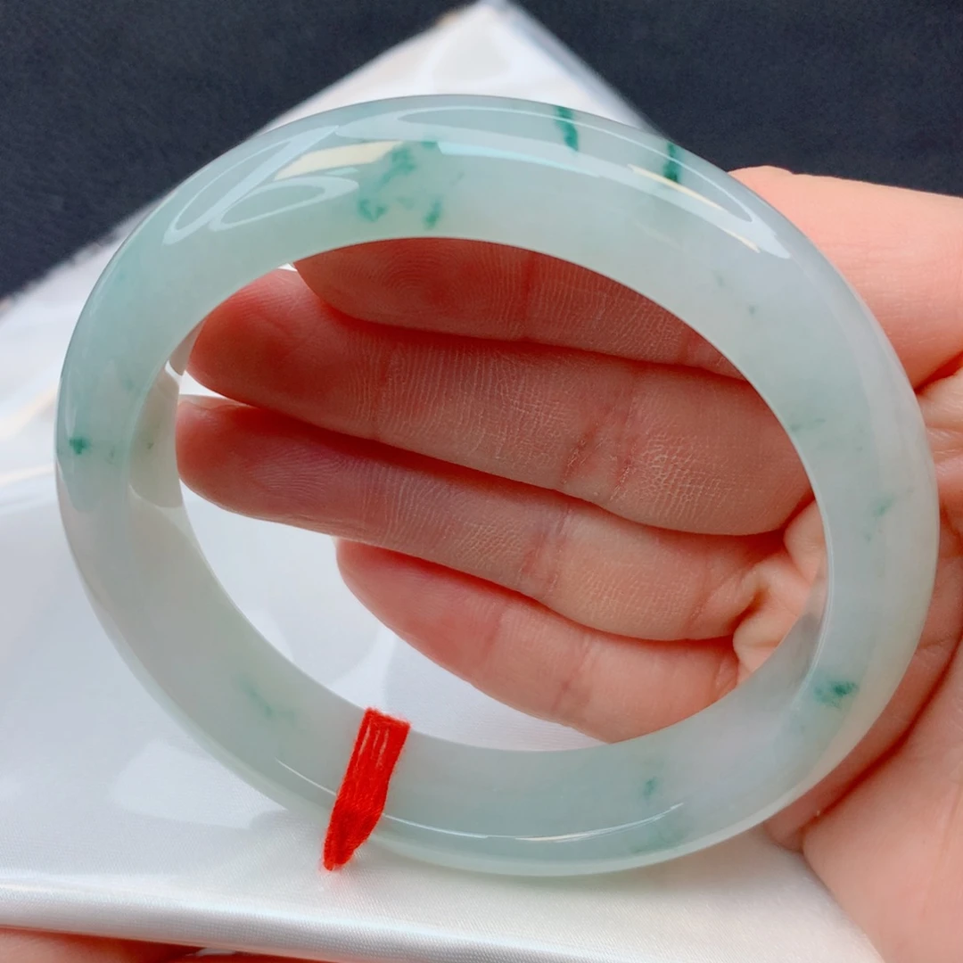 翡翠未镶嵌手镯58-59冰种起胶光浅绿底飘绿花