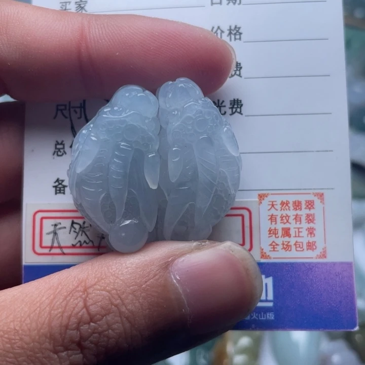 翡翠颈饰未镶嵌嗨**球吊坠