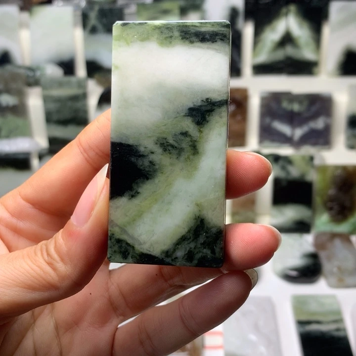 独山玉未镶嵌颈饰