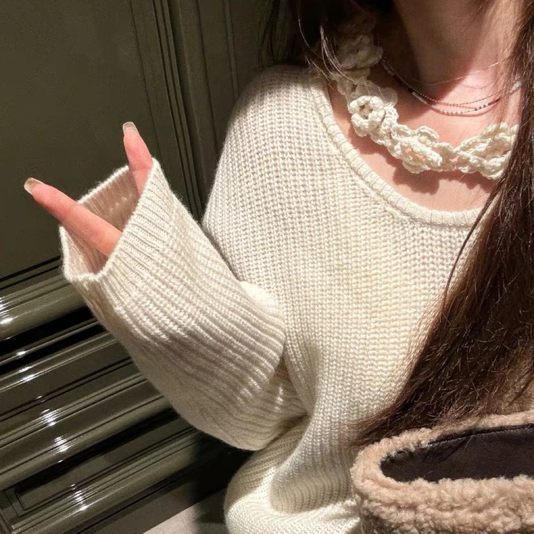 「白玫绕」微胖女生秋冬新款显瘦重工手工花套头毛衣