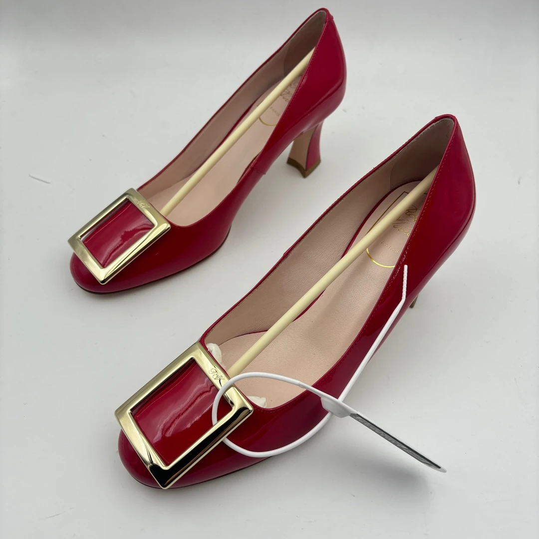全新未使用 Roger Vivier/罗杰·维威耶 全l37码/rv红色方扣/鞋盒