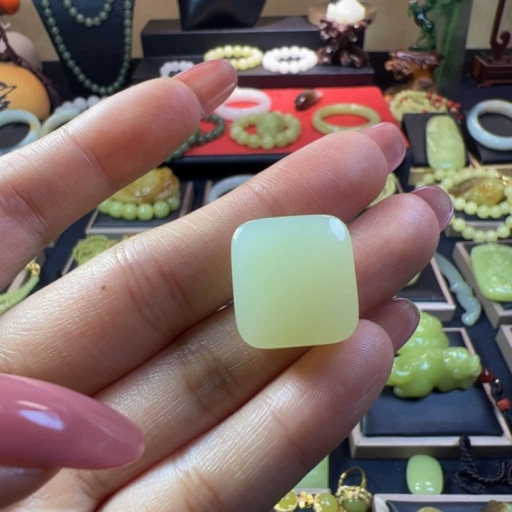 和田玉（黄玉）未镶嵌颈饰