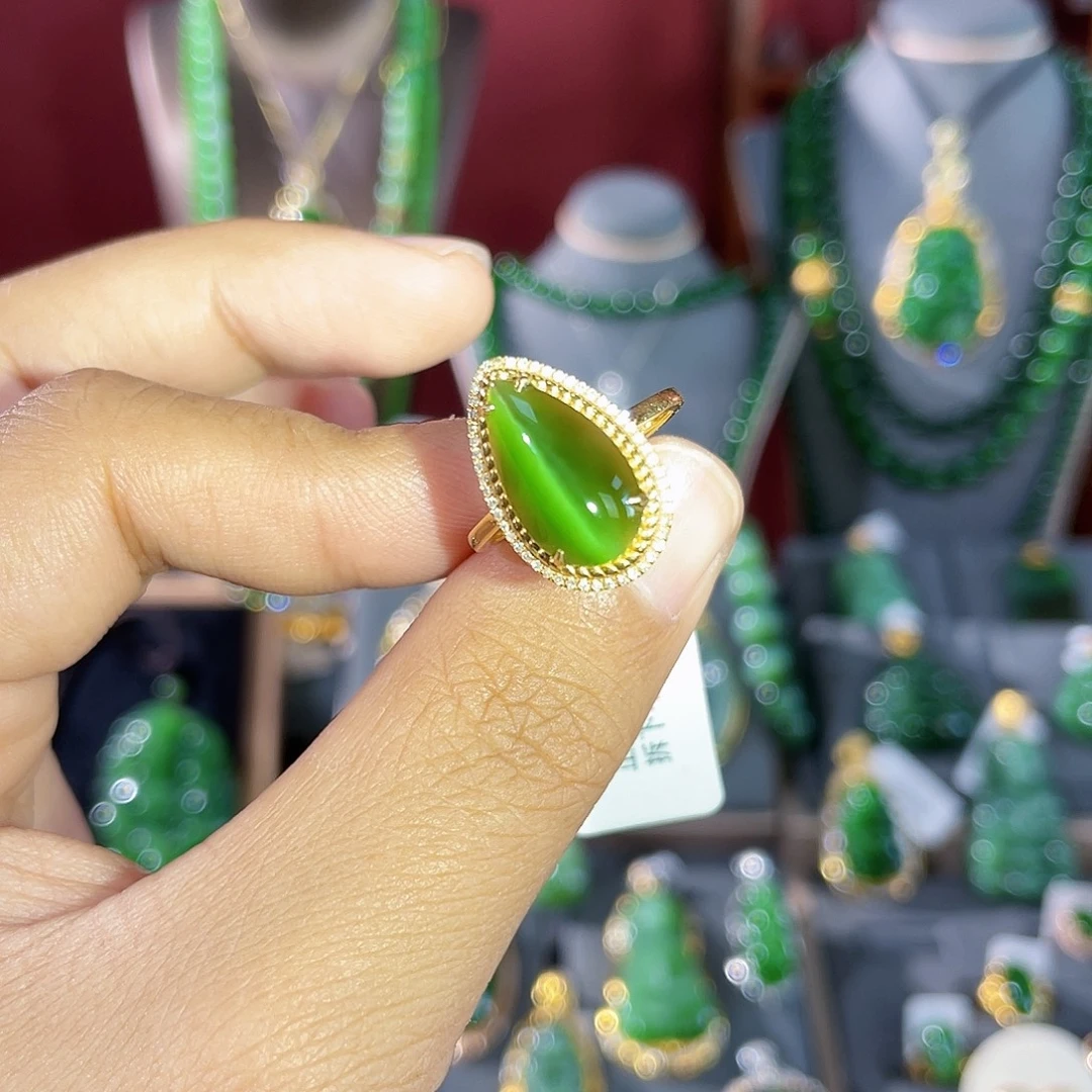 和田玉18K金镶嵌颈饰