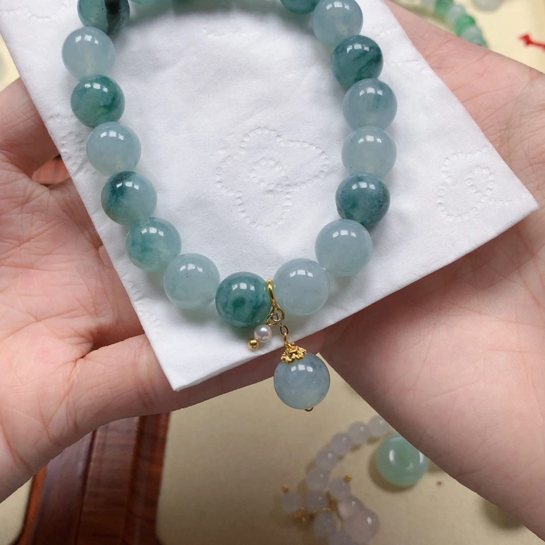 翡翠未镶嵌颈饰是