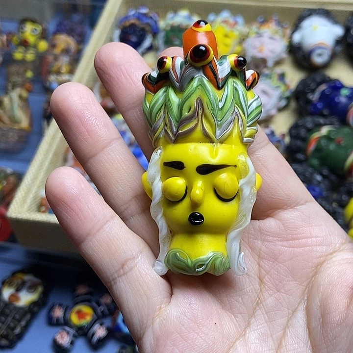 琉璃颈饰唐僧一个