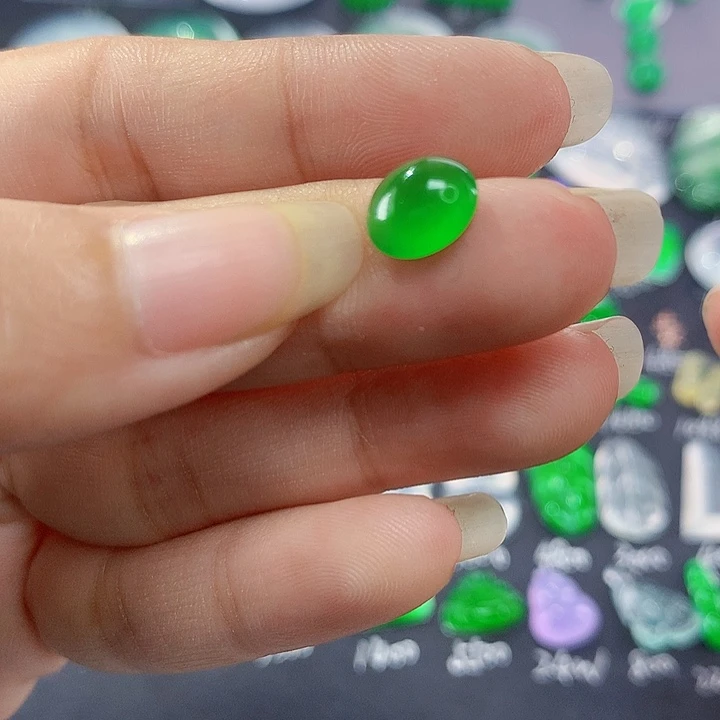 【闪购商品】翡翠颈饰未镶嵌绿蛋