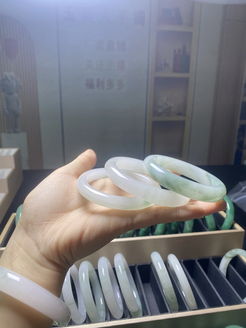 天山翠手镯绿飘花 多样性发货拍一发一