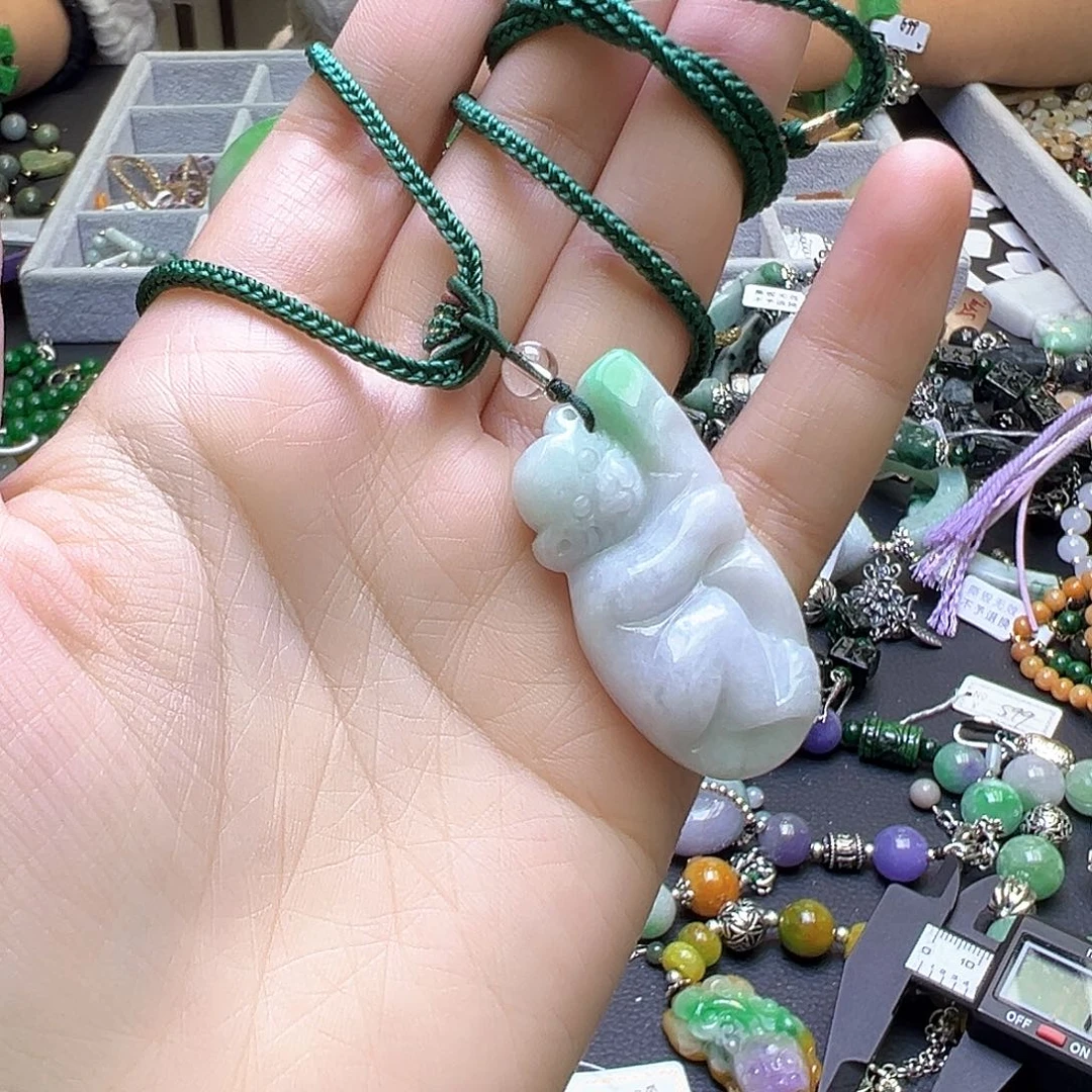 翡翠未镶嵌颈饰99