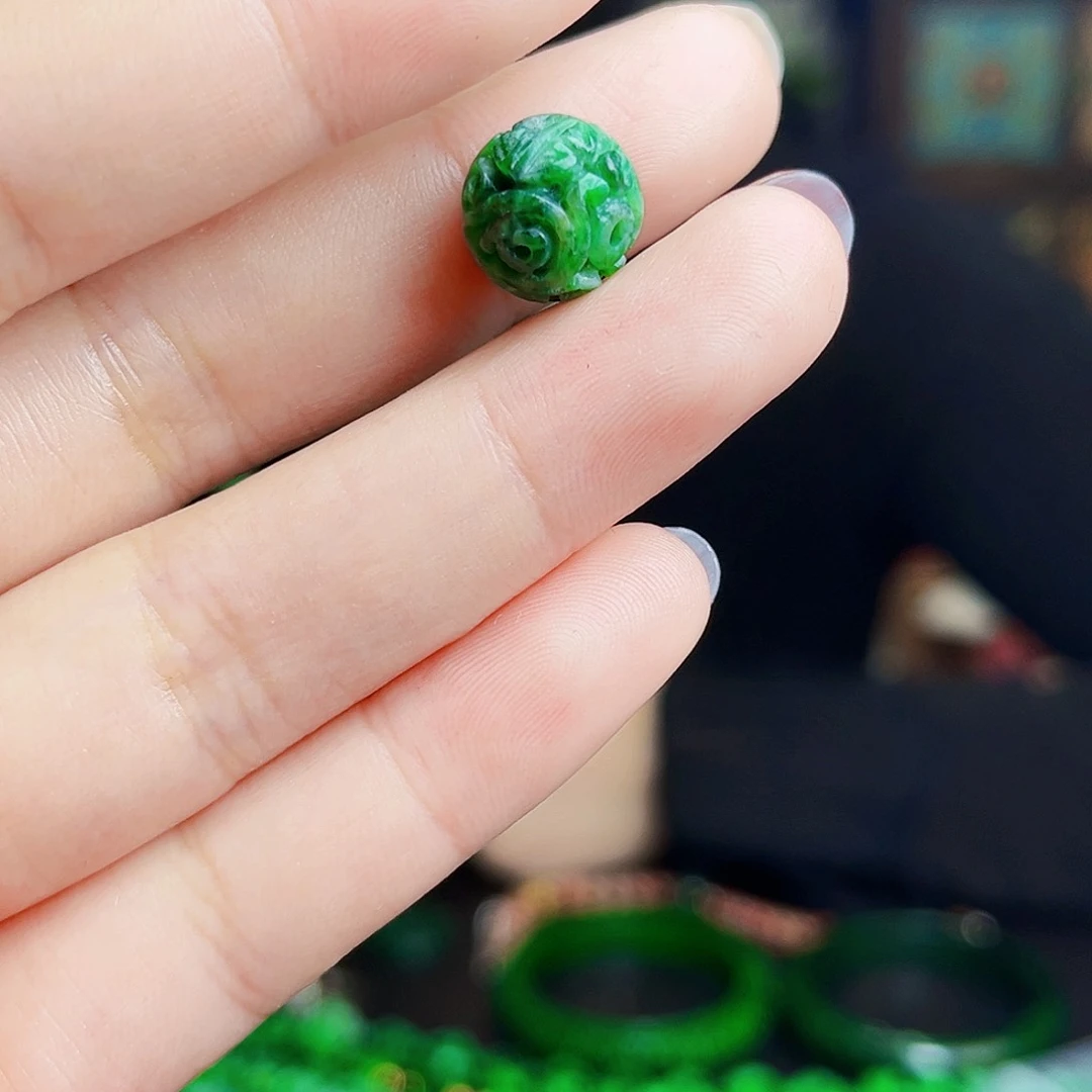颈饰未镶嵌翡翠多样性