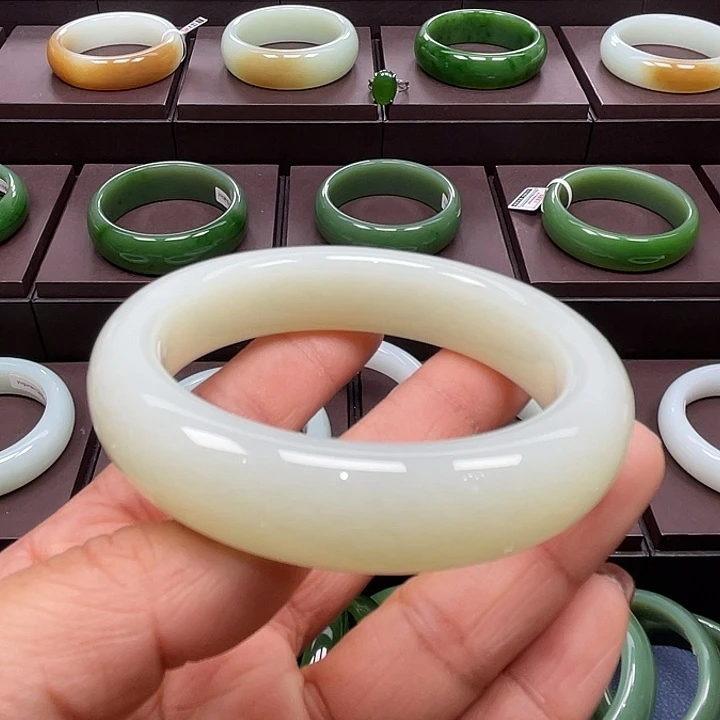 和田玉未镶嵌手镯5657