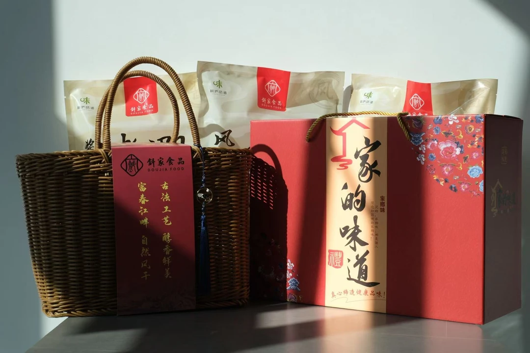 桐庐农产品礼盒装，老鸡，老鸭，香肠，咸肉，仔排，酱油肉（送笋干）