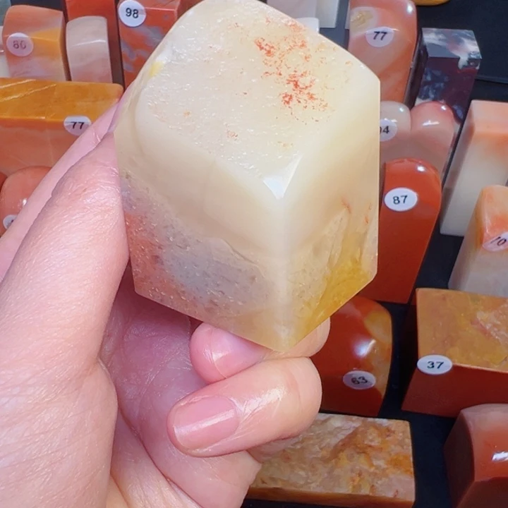老挝石美***天老挝精品素章