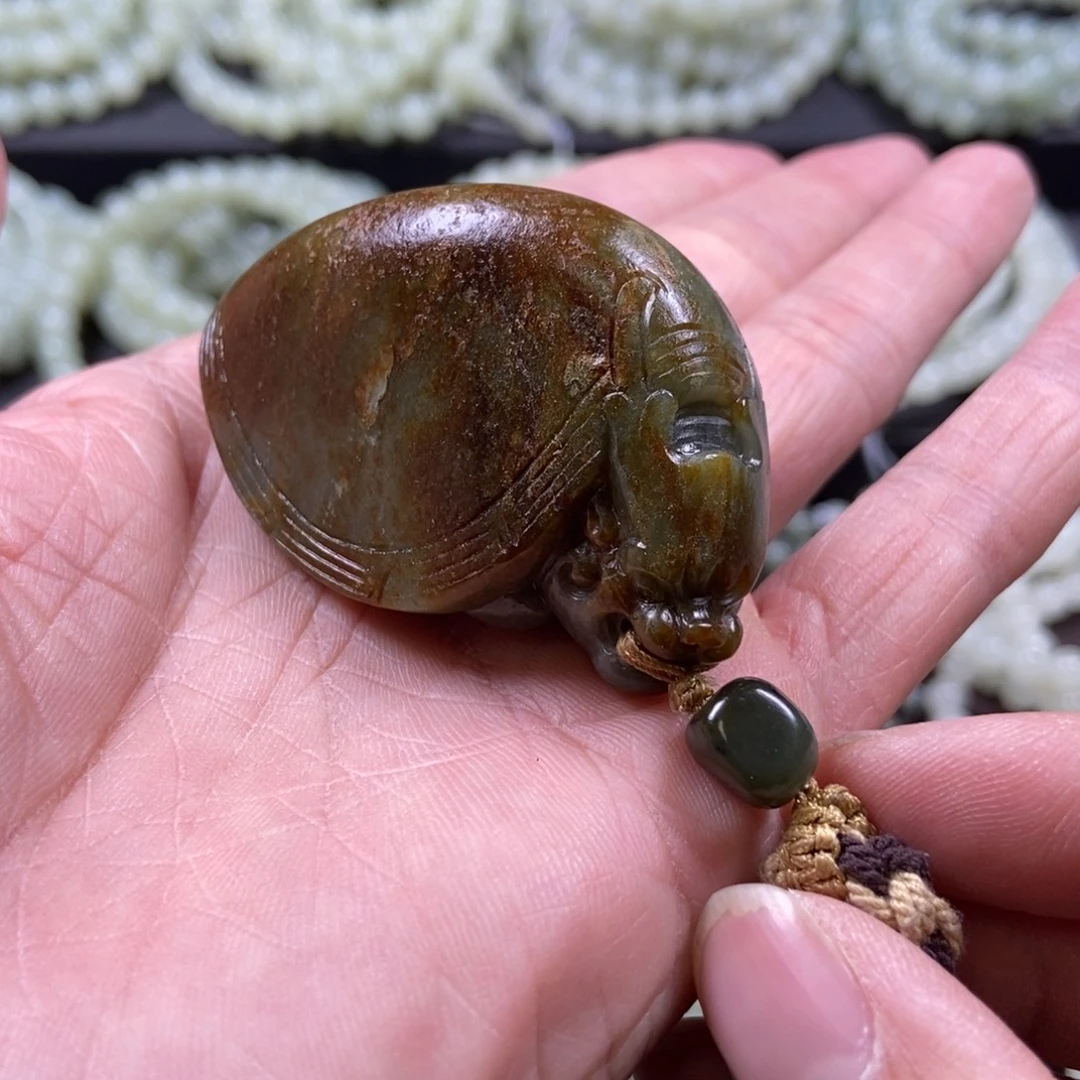 和田玉未镶嵌把件