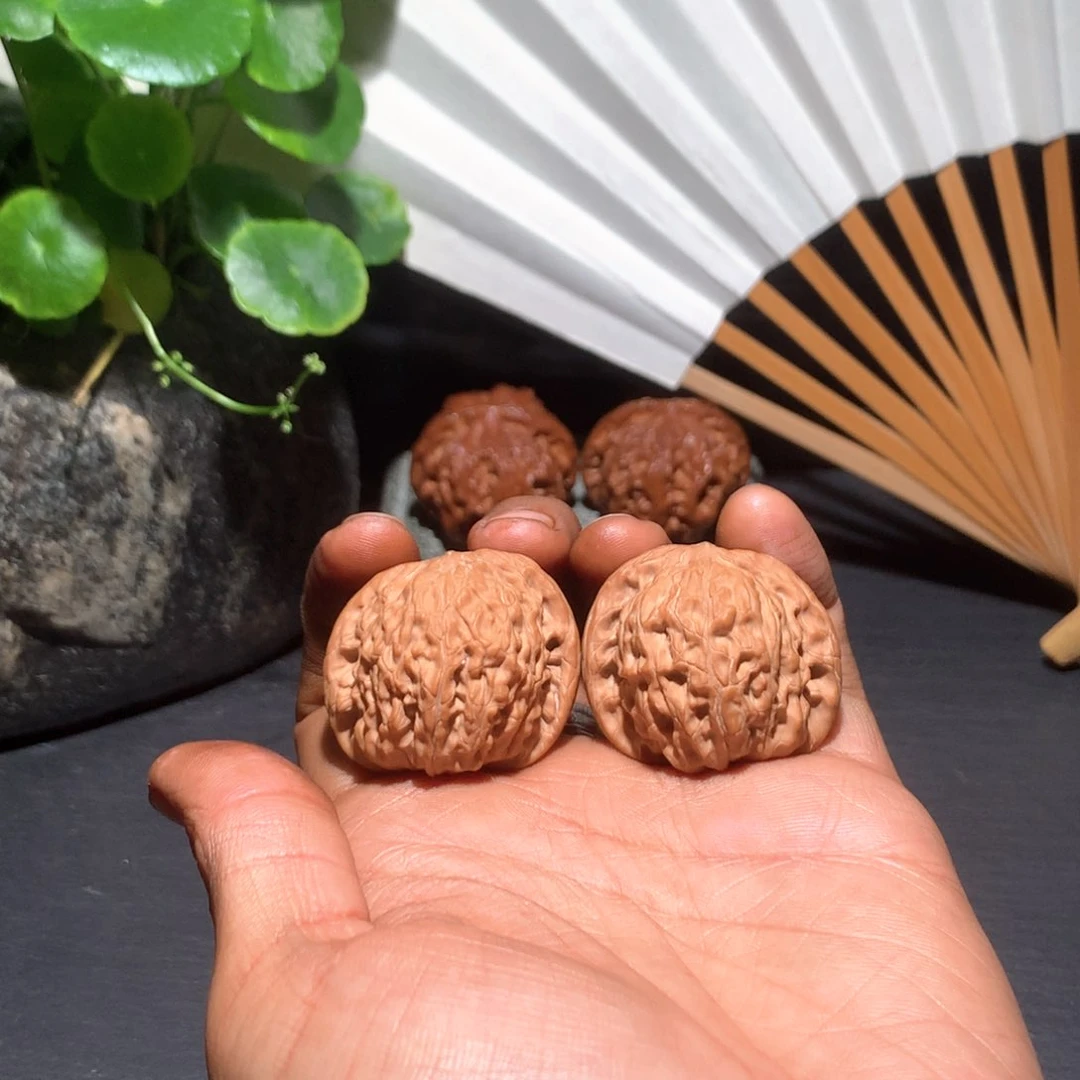 文玩核桃吊坠鱼的红皮磨盘060705
