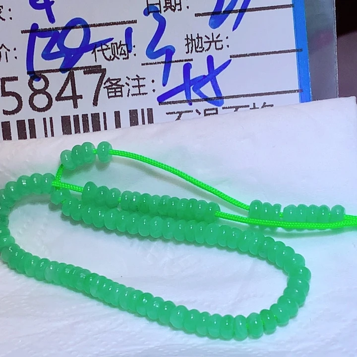 小***莲翡翠未镶嵌颈饰vhg