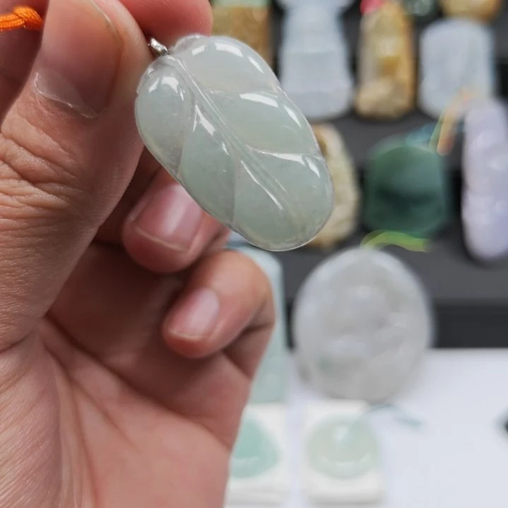 翡翠未镶嵌颈饰叶子