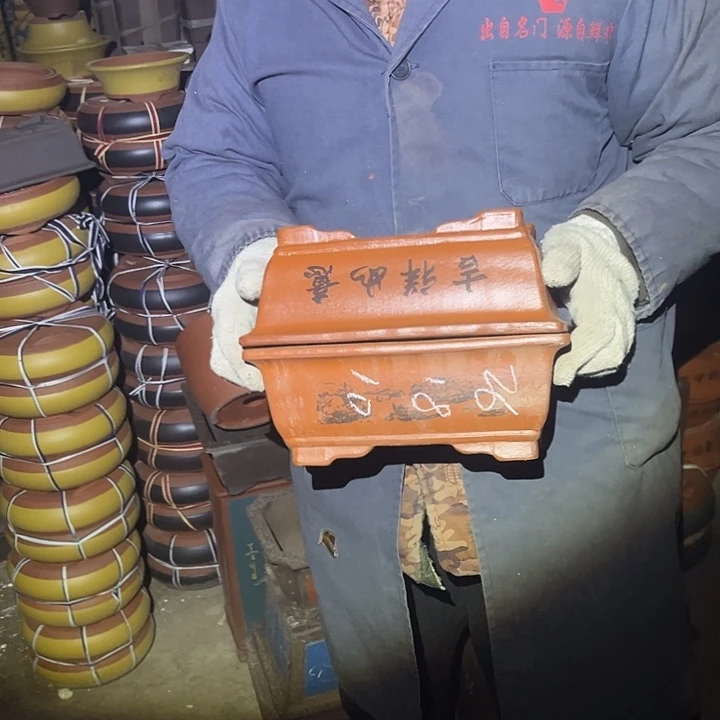 紫砂花盆紫砂花盆和红陶茶具